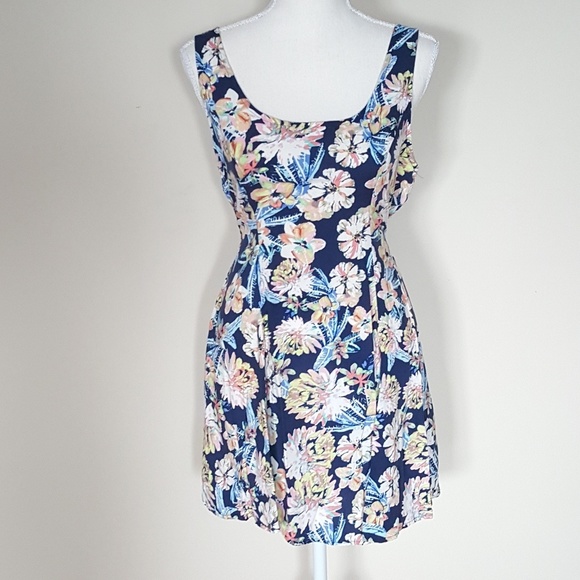 Forever 21 Mini floral dress - Picture 2 of 6